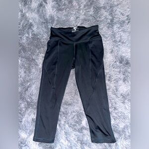 🖤Reebok Capri Leggings-NWOT/Size Medium